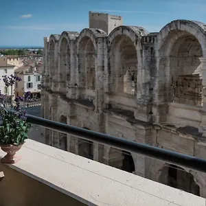  Appartement Avec Balcon Donnant Sur Les Arenes D'arles Frankrijk